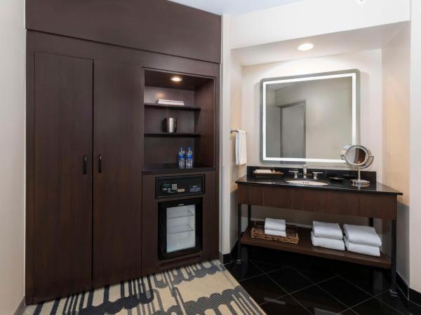 Hyatt Regency Houston Downtown : photo 2 de la chambre chambre d'angle avec 2 lits doubles 