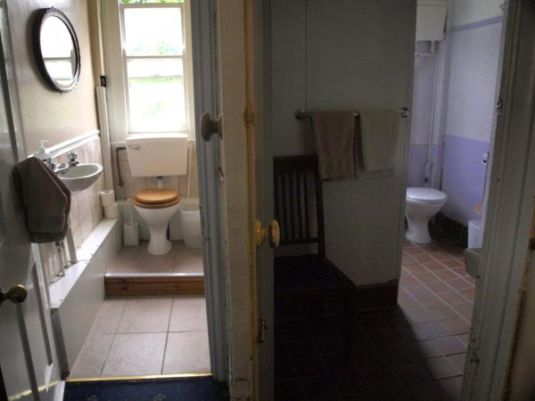 Oakley Hotel : photo 5 de la chambre chambre triple avec salle de bains commune