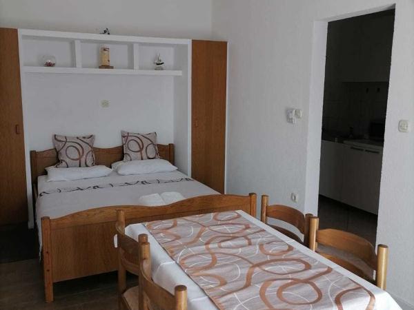 Apartments Lola : photo 2 de la chambre studio avec terrasse