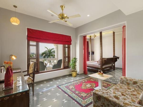 Brahma Niwas - Best Lake View Hotel in Udaipur : photo 1 de la chambre suite avec vue sur lac