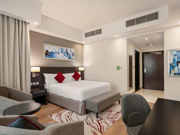 Ramada by Wyndham Dubai Barsha Heights : photo 2 de la chambre chambre lit king-size deluxe - non-fumeurs
