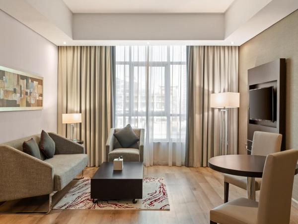 Ramada by Wyndham Dubai Barsha Heights : photo 3 de la chambre suite lit queen-size exécutive - non-fumeurs