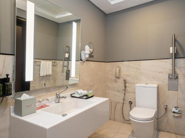 Ramada by Wyndham Dubai Barsha Heights : photo 9 de la chambre chambre lit king-size deluxe - non-fumeurs