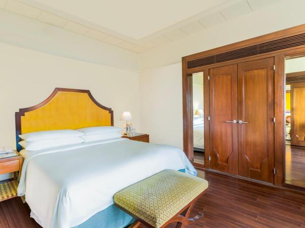 Hyderabad Marriott Hotel & Convention Centre : photo 4 de la chambre deluxe suite lake view with bathtub