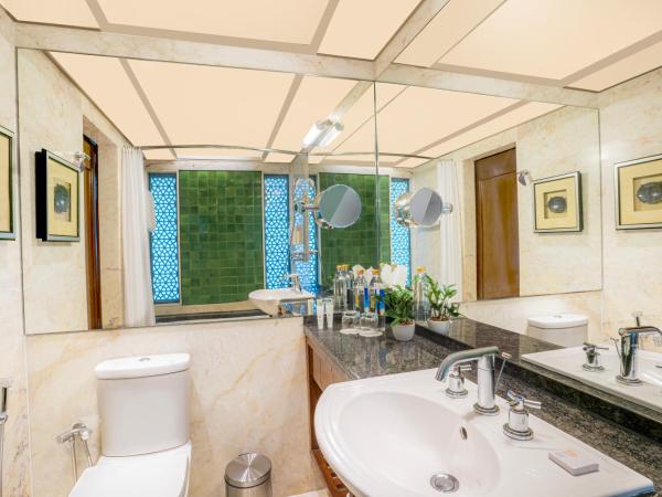 Hyderabad Marriott Hotel & Convention Centre : photo 3 de la chambre executive lake view king with bathtub & lounge access