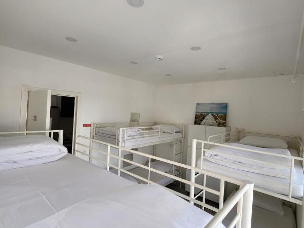 BLife Faro Beach Hostel : photo 7 de la chambre lit dans dortoir mixte de 6 lits
