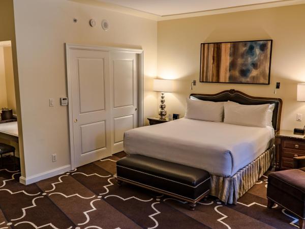 Green Valley Ranch Resort Spa Casino : photo 2 de la chambre chambre lit king-size de luxe avec balcon