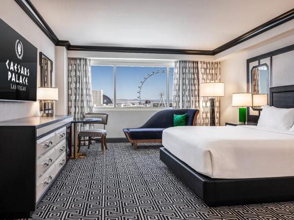Caesars Palace Hotel & Casino : photo 1 de la chambre chambre lit king-size - non-fumeurs - vue sur strip du colisée