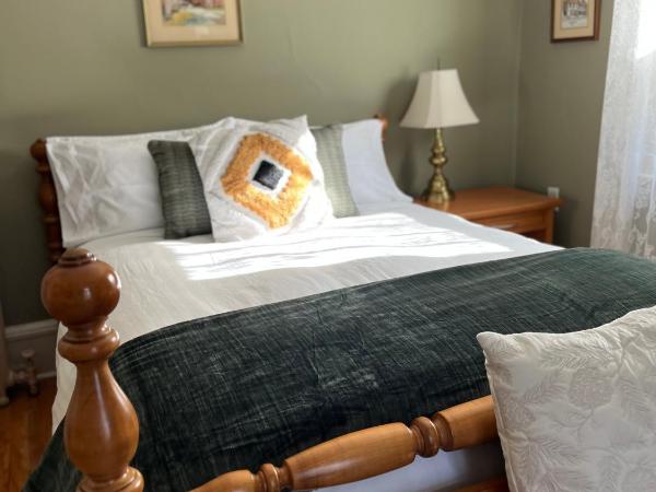 Stirling House : photo 3 de la chambre chambre lit queen-size avec balcon