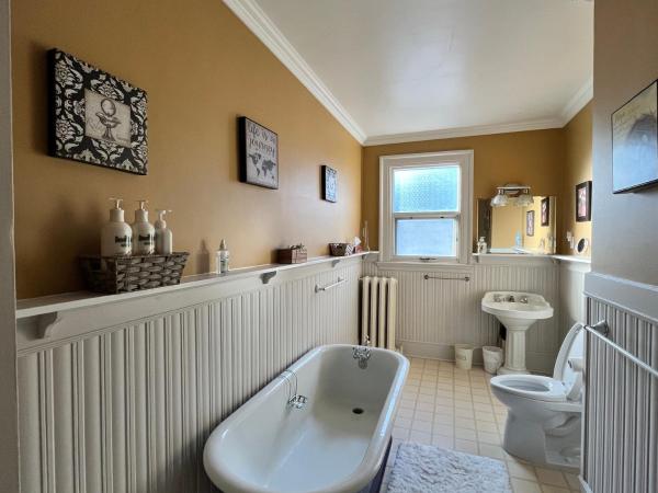 Stirling House : photo 1 de la chambre chambre lit queen-size avec balcon