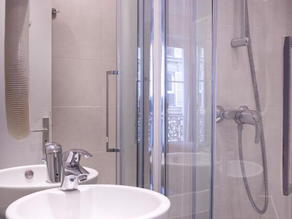 Hôtel Le Compostelle : photo 5 de la chambre chambre double avec douche