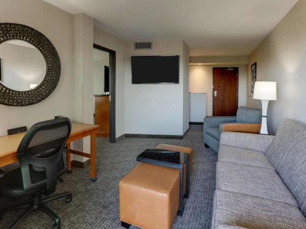 Drury Inn & Suites Phoenix Airport : photo 1 de la chambre suite supérieure lit king-size