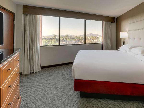 Drury Inn & Suites Phoenix Airport : photo 2 de la chambre suite supérieure lit king-size