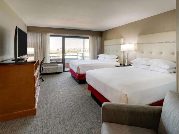 Drury Inn & Suites Phoenix Airport : photo 1 de la chambre chambre de luxe avec 2 lits queen-size et terrasse - Étage supérieur