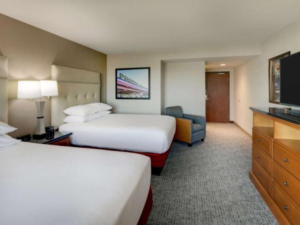 Drury Inn & Suites Phoenix Airport : photo 2 de la chambre chambre de luxe avec 2 lits queen-size et terrasse - Étage supérieur