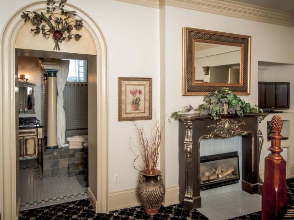 The Anniversary Inn - South Temple : photo 5 de la chambre chambre lit king-size - vue sur jardin