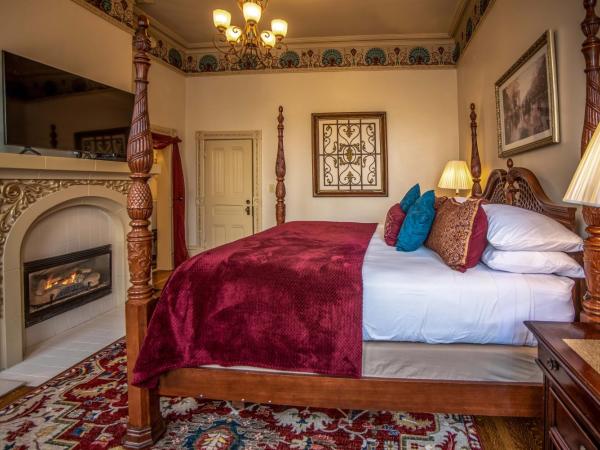 The Anniversary Inn - South Temple : photo 3 de la chambre chambre lit king-size - vue sur lac