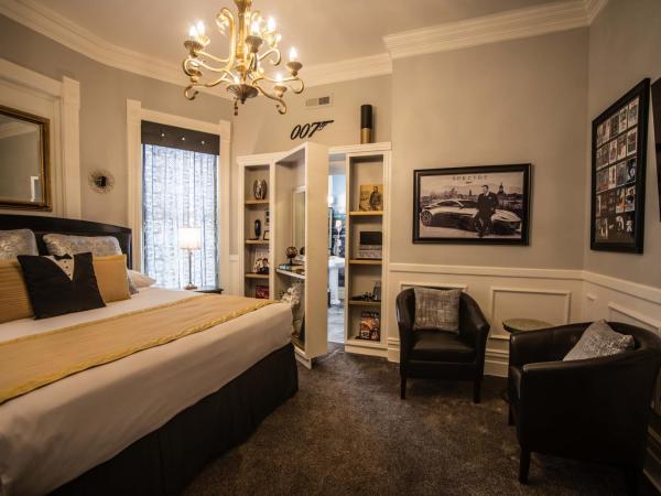 The Anniversary Inn - South Temple : photo 2 de la chambre chambre lit king-size - vue sur piscine