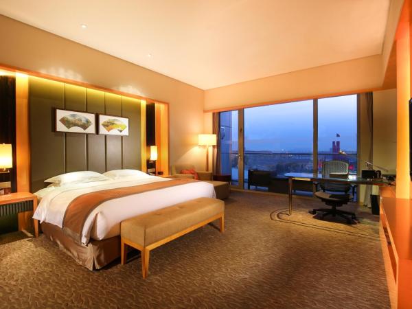 Hilton Nanjing Riverside : photo 4 de la chambre chambre lit king-size - vue sur rivière