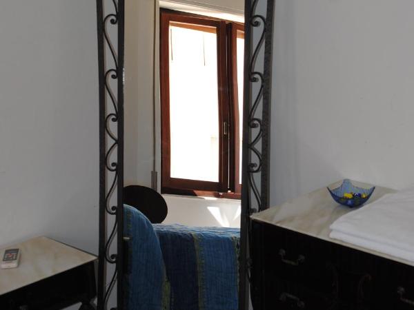 Calciufetta : photo 5 de la chambre chambre double avec salle de bains commune