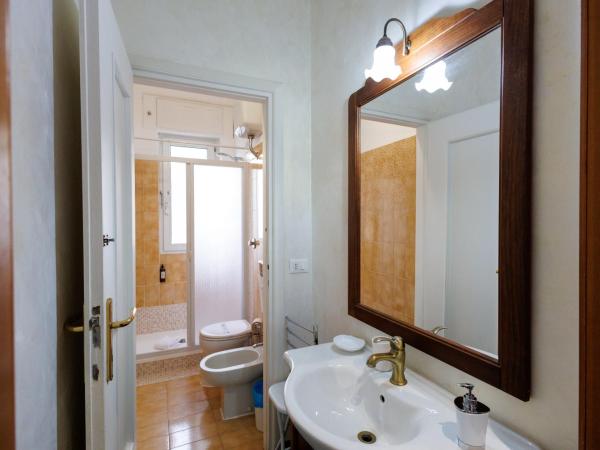 Casa Vittoria di San Martino Affittacamere : photo 10 de la chambre chambre double avec balcon