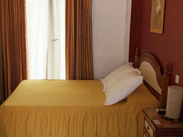 Pension Zurita : photo 6 de la chambre chambre double ou lits jumeaux avec salle de bains privative