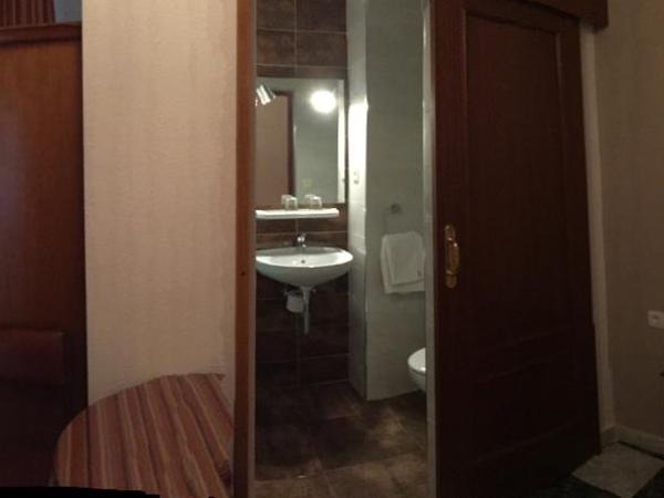 Pension Zurita : photo 1 de la chambre chambre double ou lits jumeaux avec salle de bains privative