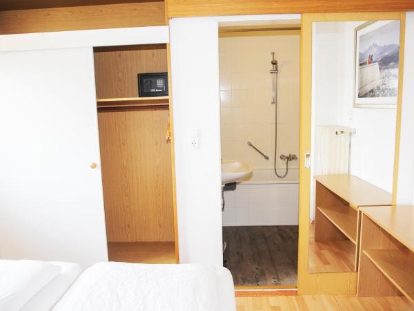 Hotel Sonnenhof - bed & breakfast & appartements : photo 6 de la chambre studio - vue sur montagne