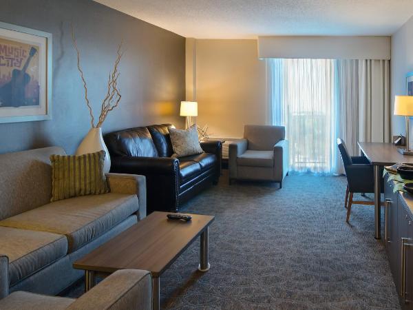 Holiday Inn Nashville Vanderbilt, an IHG Hotel : photo 9 de la chambre chambre exécutive avec 2 lits queen-size 