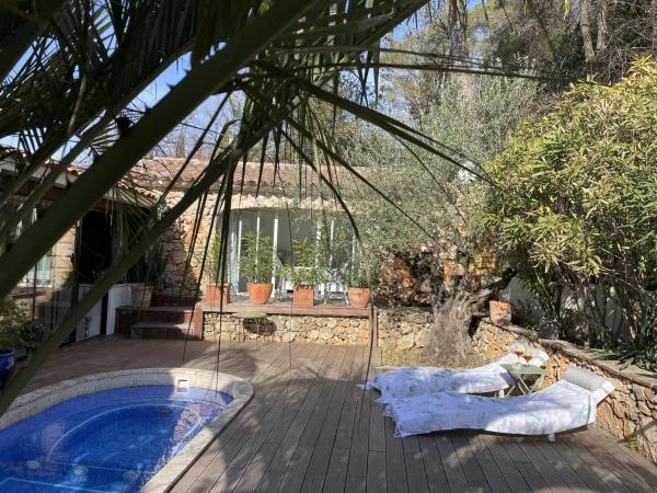 VILLA CANZOMY : photo 6 de la chambre chambre lit king-size - vue sur piscine