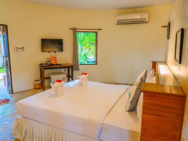 The Tropical Beach Resort : photo 6 de la chambre chambre double deluxe - vue sur jardin