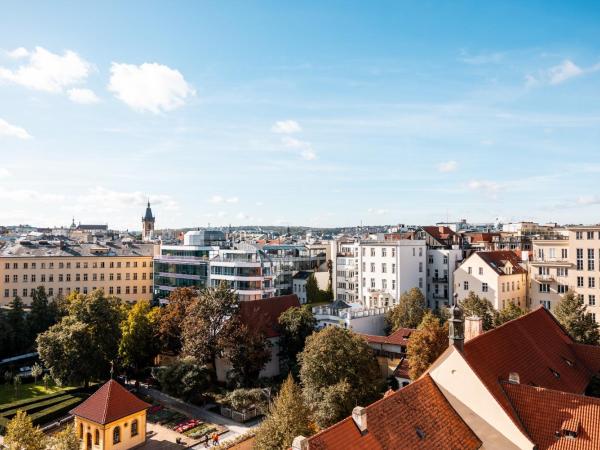 Pytloun Boutique Hotel Prague : photo 7 de la chambre suite junior avec baignoire spa et terrasse