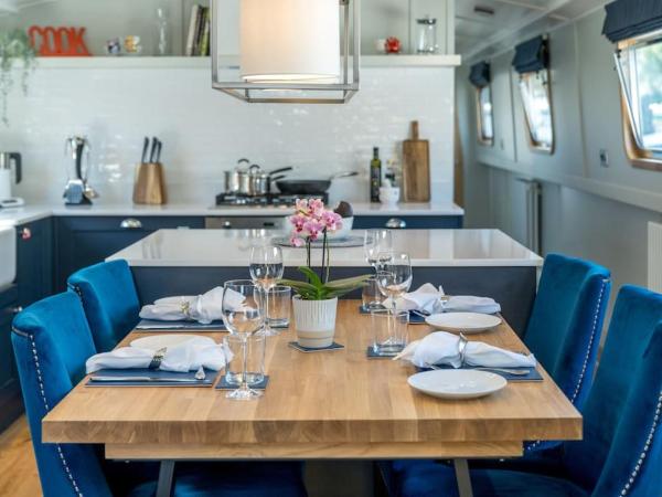 Luxurious houseboat near Canary Wharf in London : photo 1 de la chambre mobile home