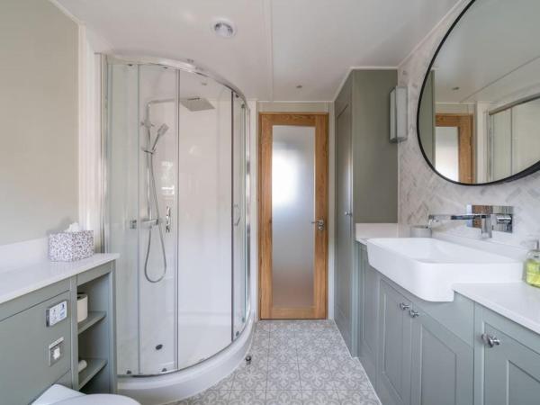 Luxurious houseboat near Canary Wharf in London : photo 6 de la chambre mobile home