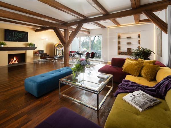 SCHLOSSRESIDENZ - Boutique Apartments & Hotel Suiten : photo 1 de la chambre suite avec balcon