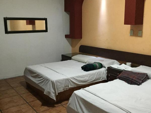 Hotel Xalapa : photo 2 de la chambre chambre quadruple