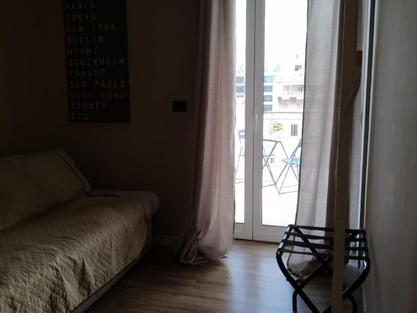 CconfortHotels R&B Cavour - SELF CHECK IN - No Elevator from 20-10-24 until 7-01-2025 : photo 9 de la chambre suite avec terrasse 