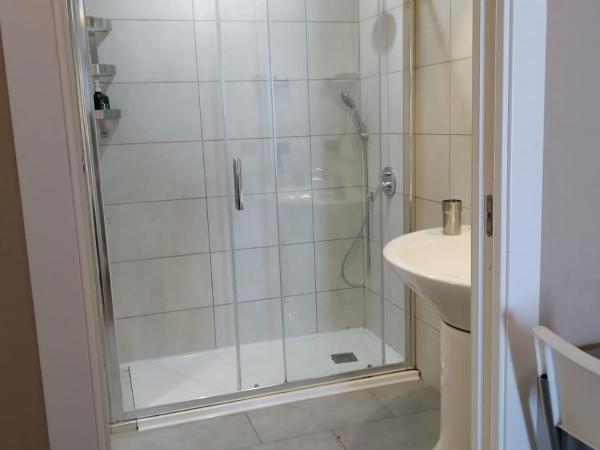 CconfortHotels R&B Cavour - SELF CHECK IN - No Elevator from 20-10-24 until 7-01-2025 : photo 10 de la chambre suite avec terrasse 