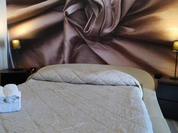 CconfortHotels R&B Cavour - SELF CHECK IN : photo 2 de la chambre suite avec terrasse 