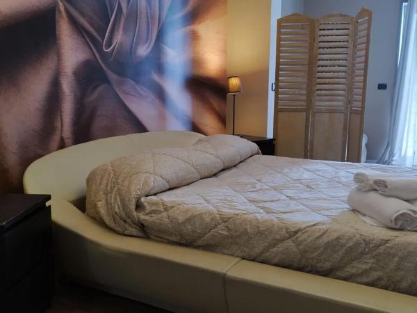 CconfortHotels R&B Cavour - SELF CHECK IN - No Elevator from 20-10-24 until 7-01-2025 : photo 3 de la chambre suite avec terrasse 