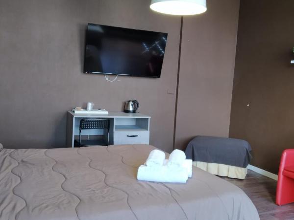 CconfortHotels R&B Semplici Emozioni - SELF CHECK IN : photo 5 de la chambre chambre lit queen-size avec balcon