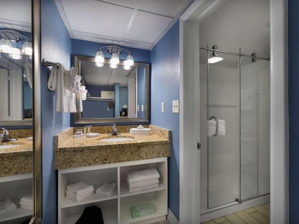 Dayton House Resort - BW Signature Collection : photo 1 de la chambre king room with balcony - ocean front/non-smoking