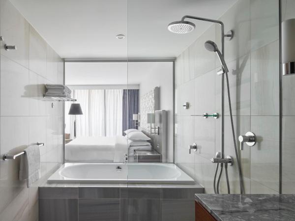 Sheraton Melbourne Hotel : photo 2 de la chambre chambre lit king-size traditionnelle