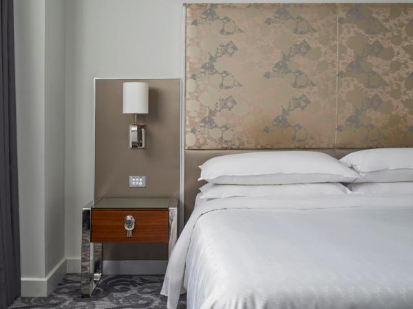 Sheraton Melbourne Hotel : photo 1 de la chambre chambre lit king-size traditionnelle
