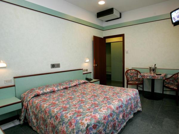 Le Petit Hotel : photo 9 de la chambre chambre double standard