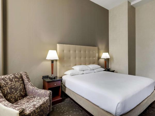 Drury Plaza Hotel New Orleans : photo 2 de la chambre  chambre lit king-size de luxe