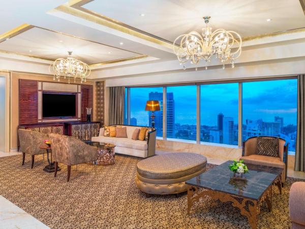 The St. Regis Mumbai : photo 2 de la chambre suite présidentielle 1 lit king-size Étage supérieur - vue sur ville