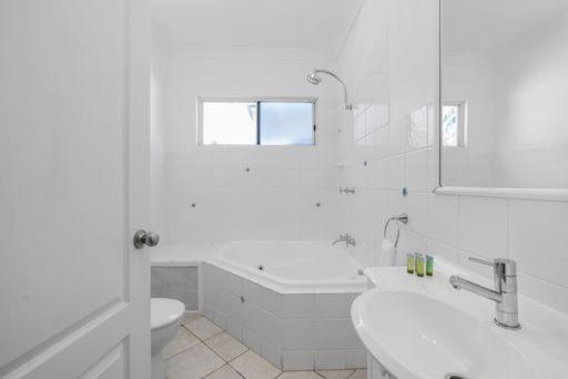 Sarayi Boutique Hotel : photo 7 de la chambre one-bedroom apartment with ocean view and spa bath - no pets