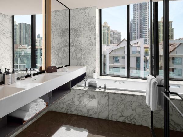 InterContinental Singapore Robertson Quay, an IHG Hotel : photo 2 de la chambre suite penthouse lit king-size - vue sur rivière