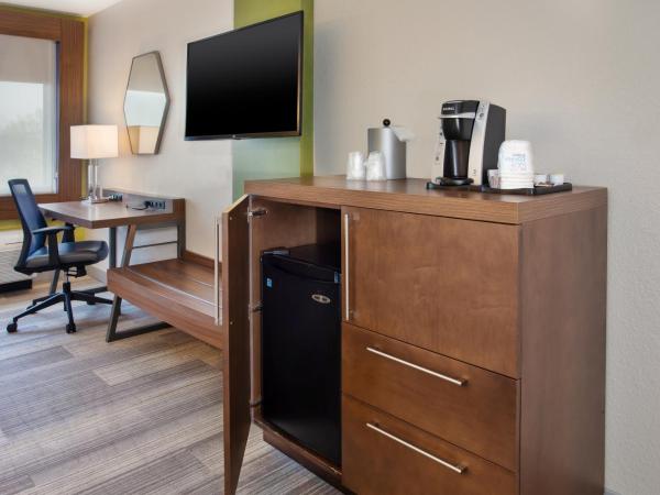 Holiday Inn Express Nashville Airport, an IHG Hotel : photo 3 de la chambre chambre double standard avec 2 lits doubles